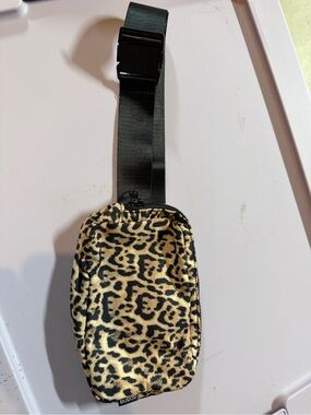 Apana Leopard Print Crossbody - Black & Tan